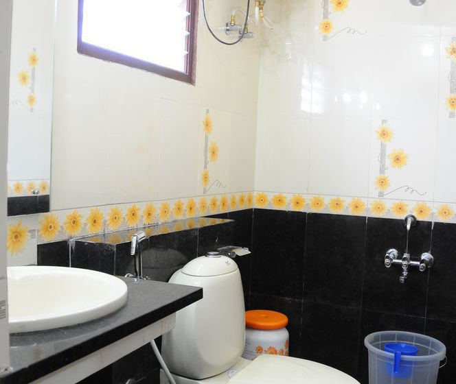 پانسیون Lloyds Serviced Apartments, Near Music Academy