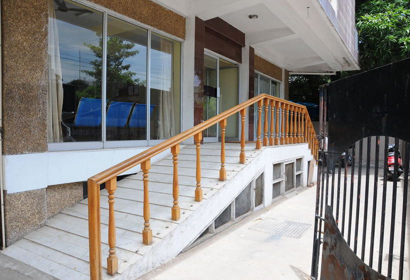 پانسیون Lloyds Serviced Apartments, Near Music Academy