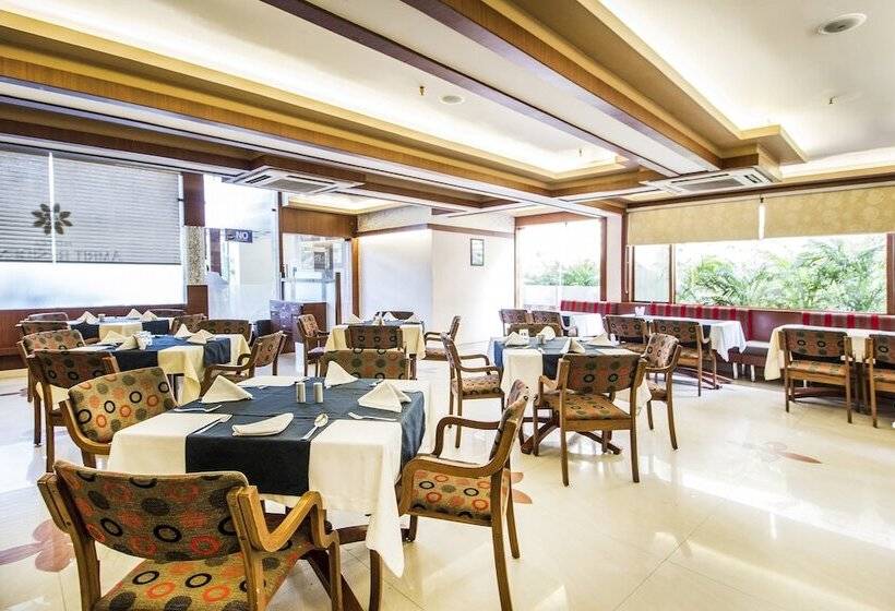 리조트 Fabhotel Amrit Residency