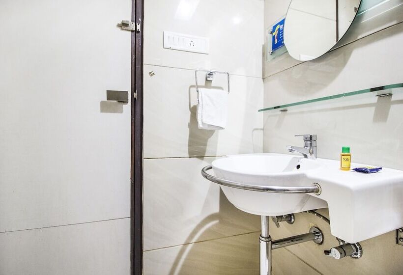 리조트 Fabhotel Amrit Residency