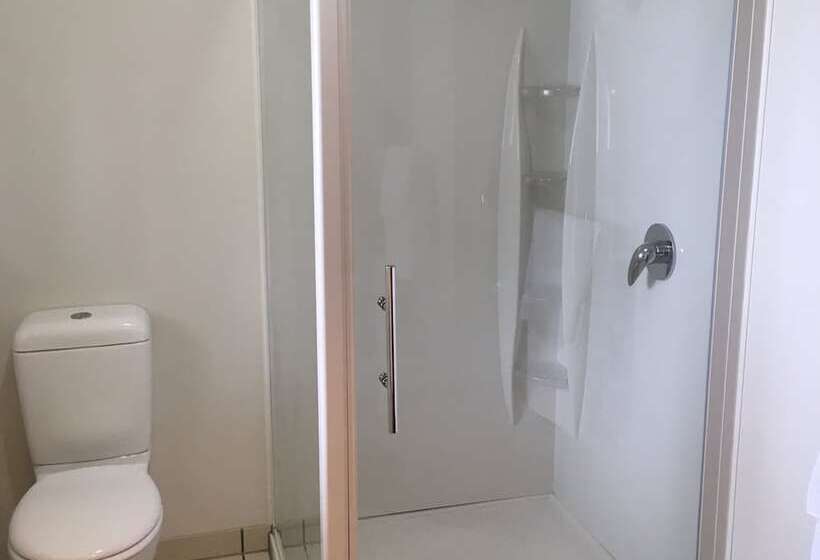 Woodlands Motels And Apartments