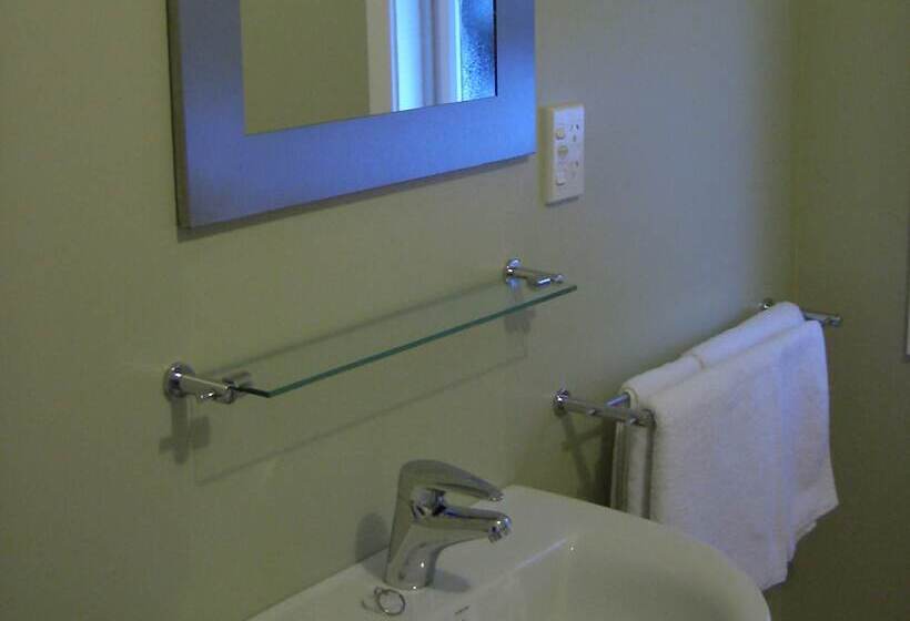 Woodlands Motels And Apartments