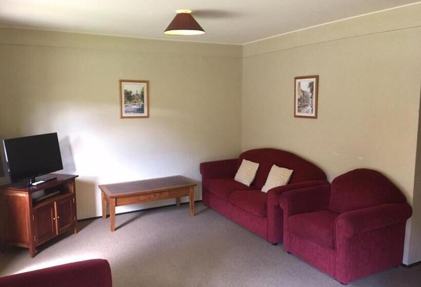 Woodlands Motels And Apartments