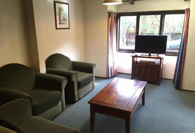 Woodlands Motels And Apartments