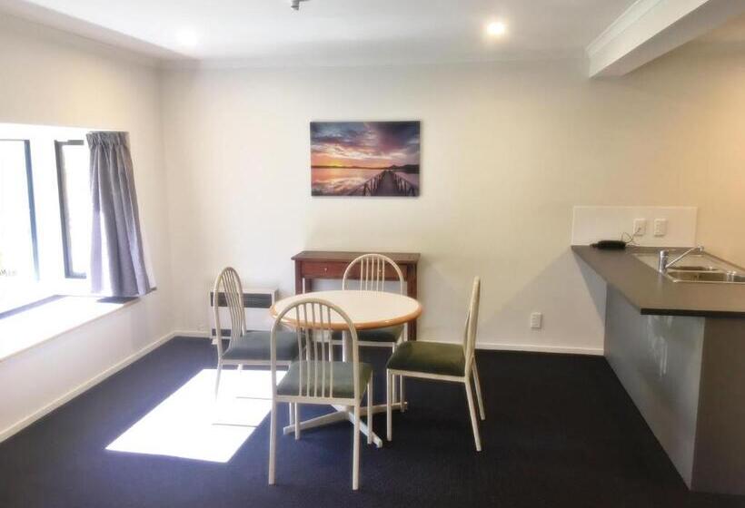 Woodlands Motels And Apartments