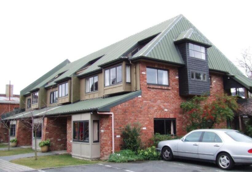 Woodlands Motels And Apartments