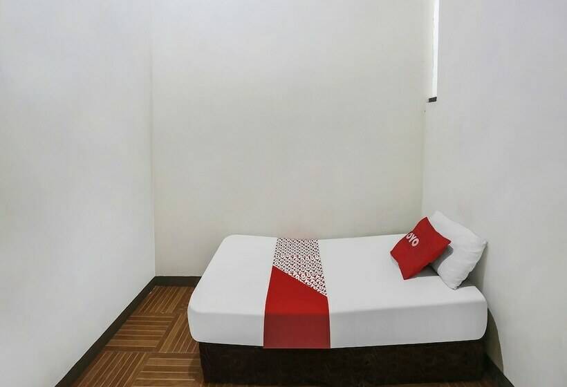 호텔 Oyo 90825  Lizha 2
