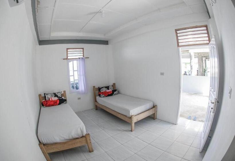 پانسیون Nias Surf Stay