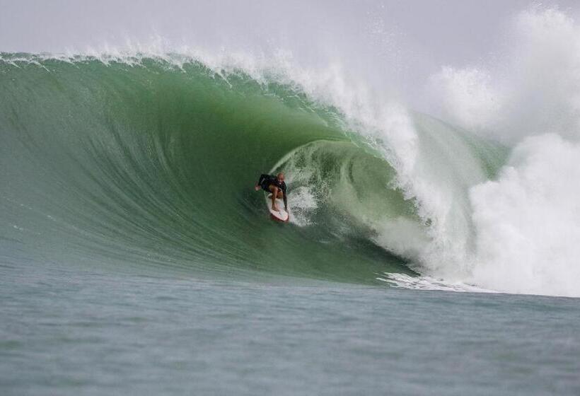 پانسیون Nias Surf Stay