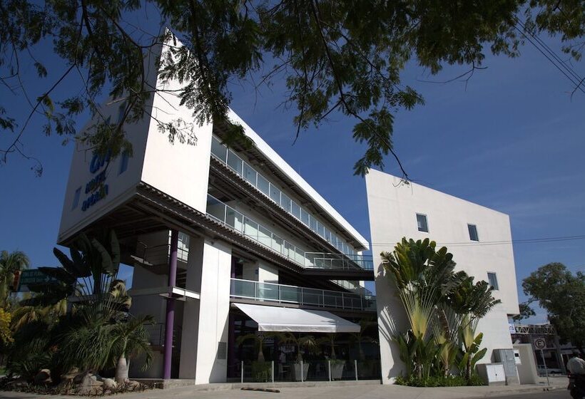 Am Hotel & Plaza