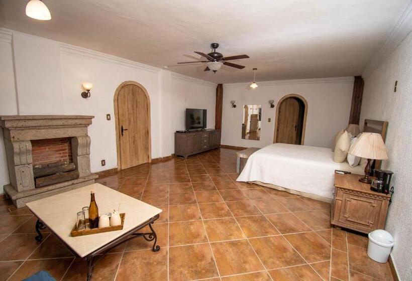 هتل Casa María Elena