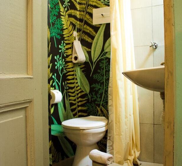 تختخواب و صبحانه Art Factory Soho