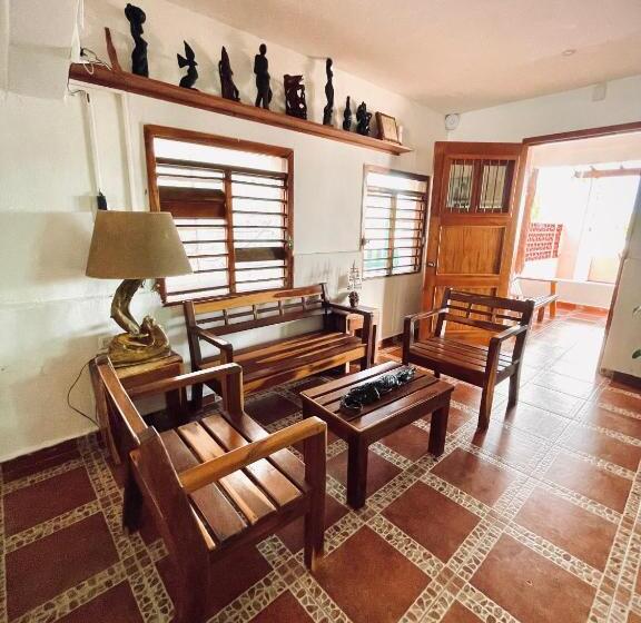 فندق Posada El Perico Marinero