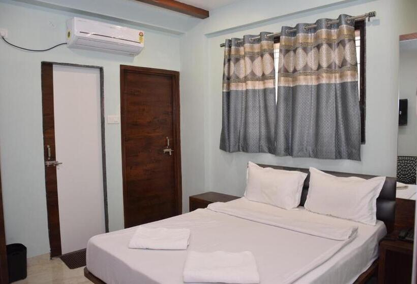 בית מלון כפרי Shankar Residency, Akkalkot