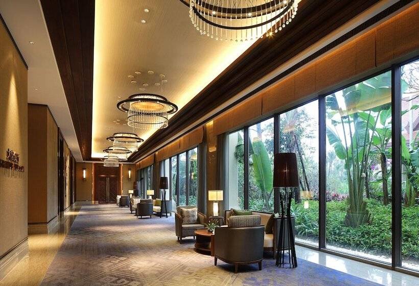 هتل Crowne Plaza Resort Xishuangbanna Parkview By Ihg