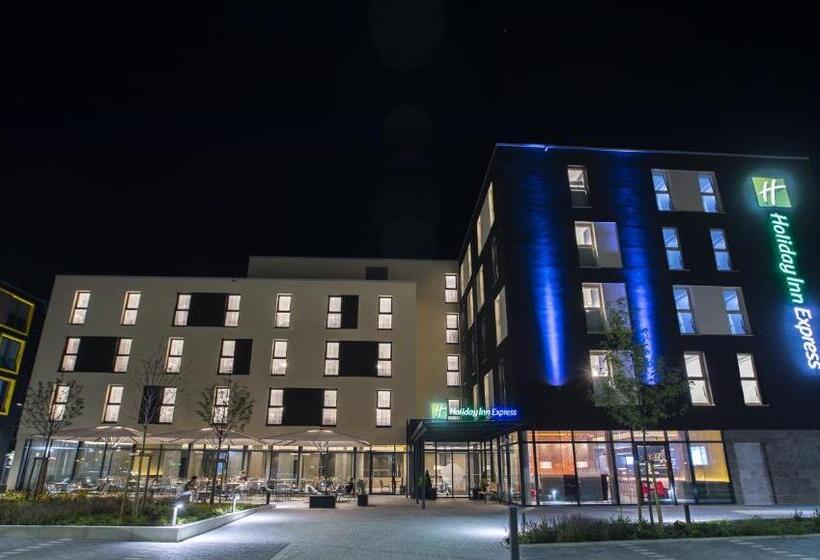 فندق Holiday Inn Express Karlsruhe   City Park, An Ihg
