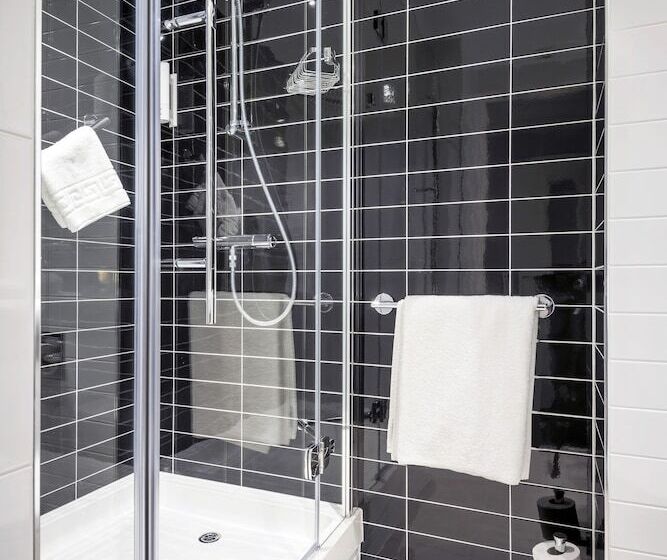 هتل Holiday Inn Express Middlesbrough   Centre Square, An Ihg