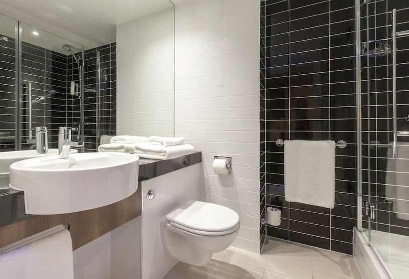 هتل Holiday Inn Express Middlesbrough   Centre Square, An Ihg