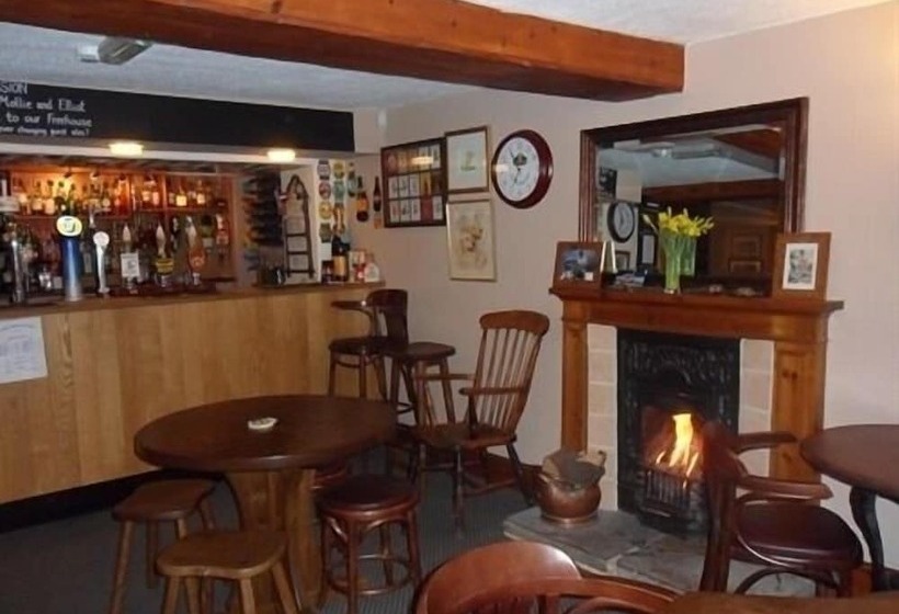 Отель Old Oak Tree