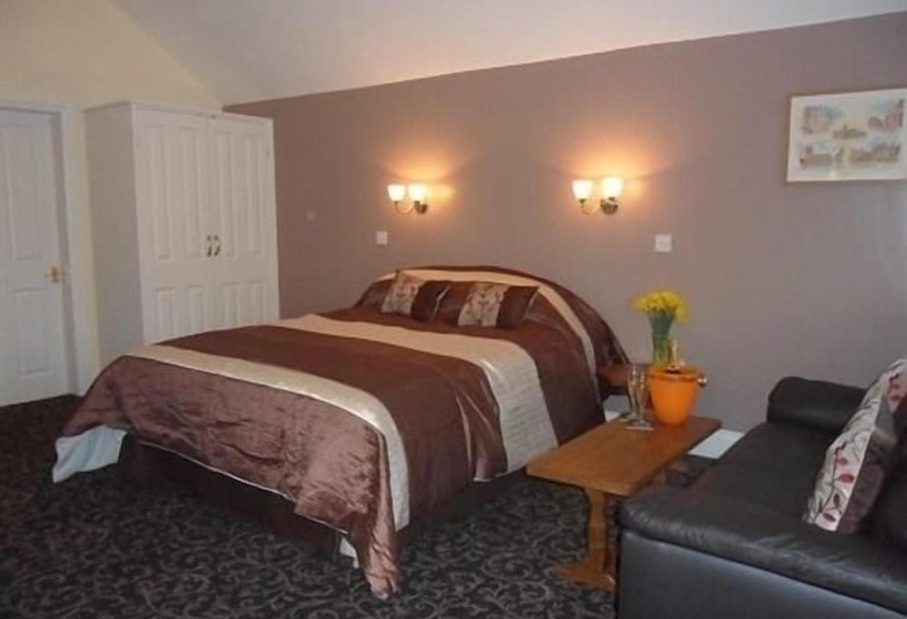 Отель Old Oak Tree