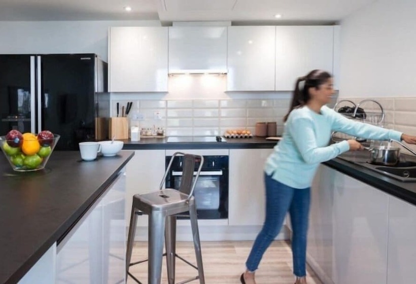 بنسيون Modern Rooms In Coventry