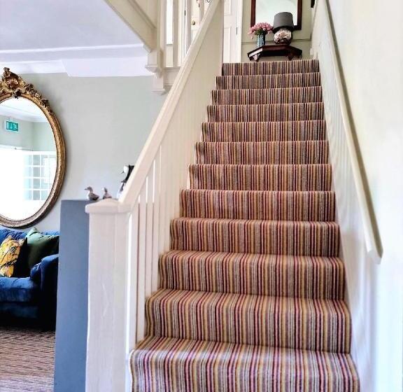 مبيت وإفطار Burlington Berties