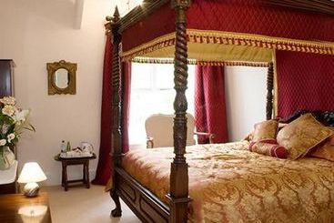 هتل Court Hall