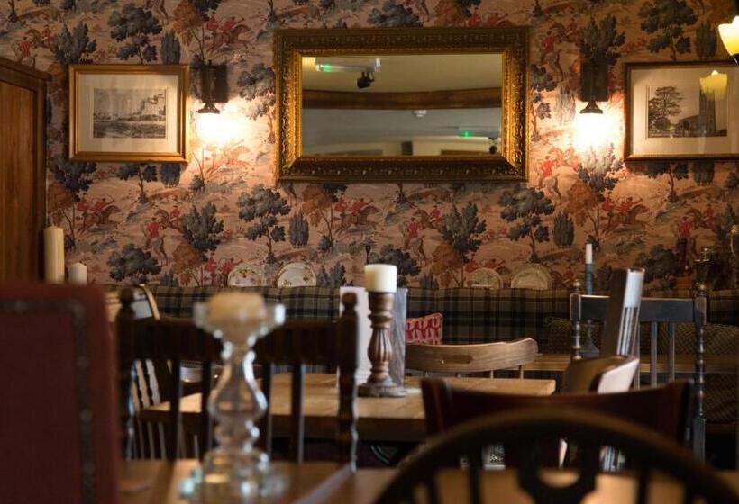 فندق The White Lion Inn