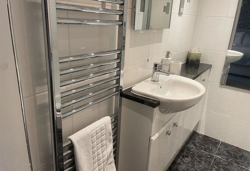 膳宿费 Castlecroft Bed And Breakfast