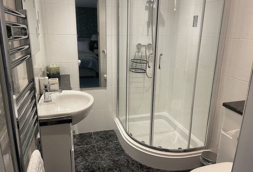 膳宿费 Castlecroft Bed And Breakfast