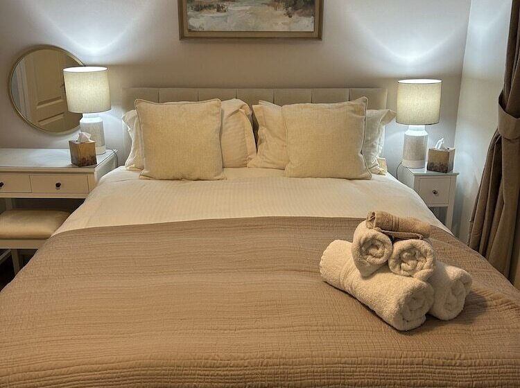 膳宿费 Castlecroft Bed And Breakfast