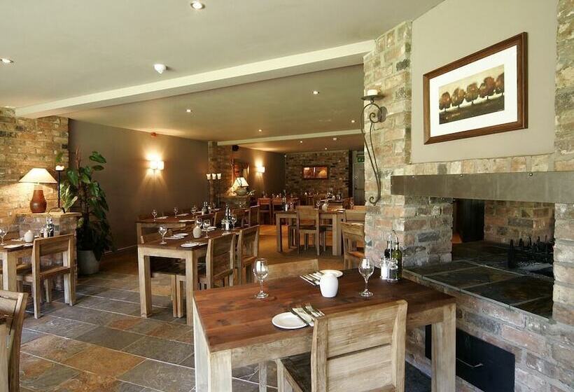 مبيت وإفطار The Bell   Restaurant With Rooms