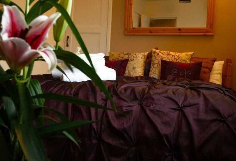 مبيت وإفطار The Bell   Restaurant With Rooms