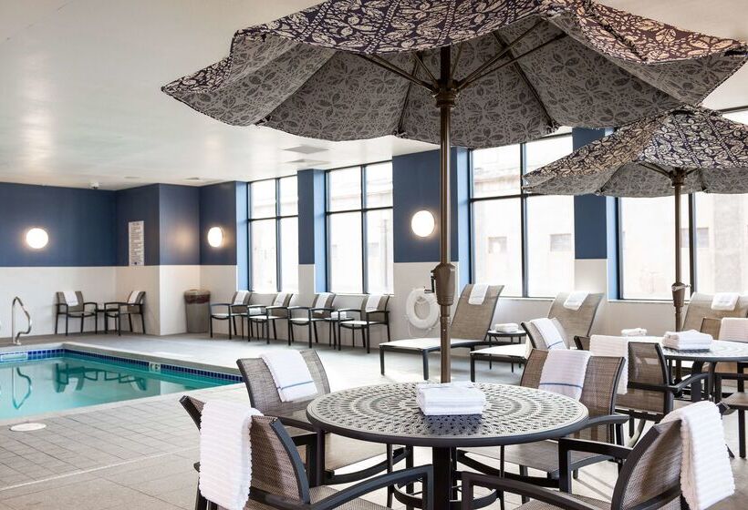 هتل Hampton Inn & Suites La Crosse Downtown