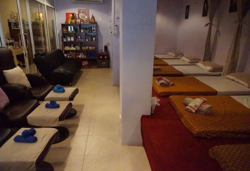 هتل Number 1 Guesthouse & Restaurant