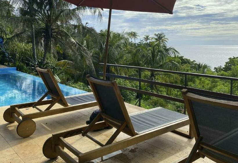 هتل On Vacation Acantilado De La Tierra