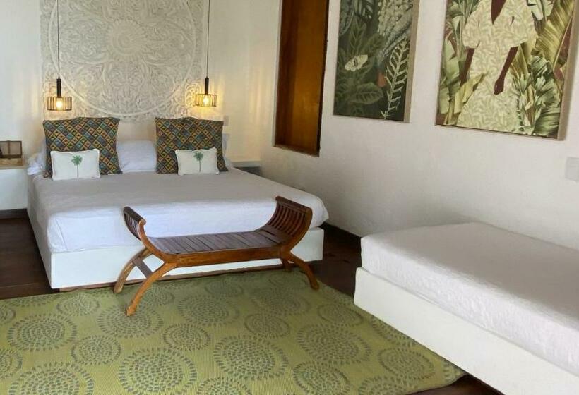 هتل On Vacation Acantilado De La Tierra