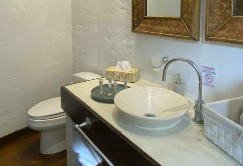 هتل On Vacation Acantilado De La Tierra