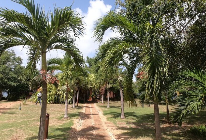 هتل On Vacation Acantilado De La Tierra