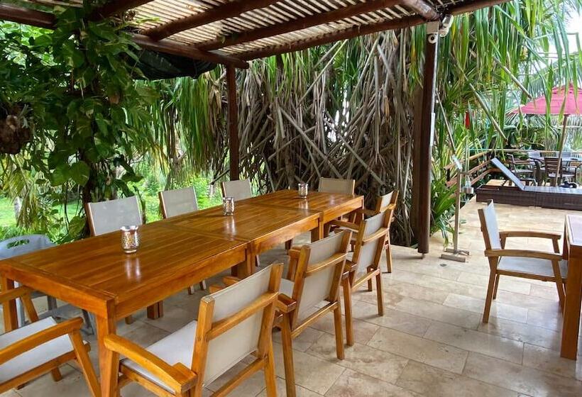 هتل On Vacation Acantilado De La Tierra