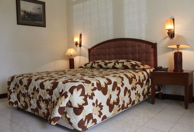 هتل Surya Pesona Beach