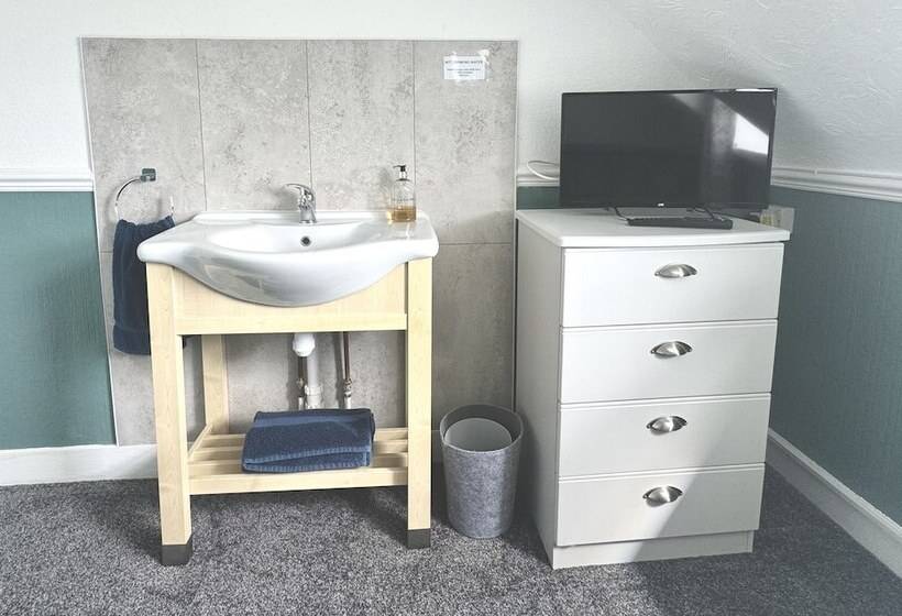 פנסיון The Angove