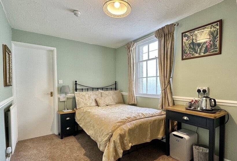 פנסיון The Angove