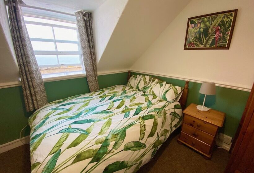 פנסיון The Angove