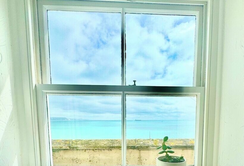 פנסיון The Angove