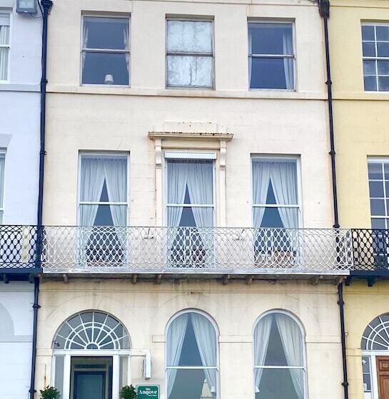 פנסיון The Angove