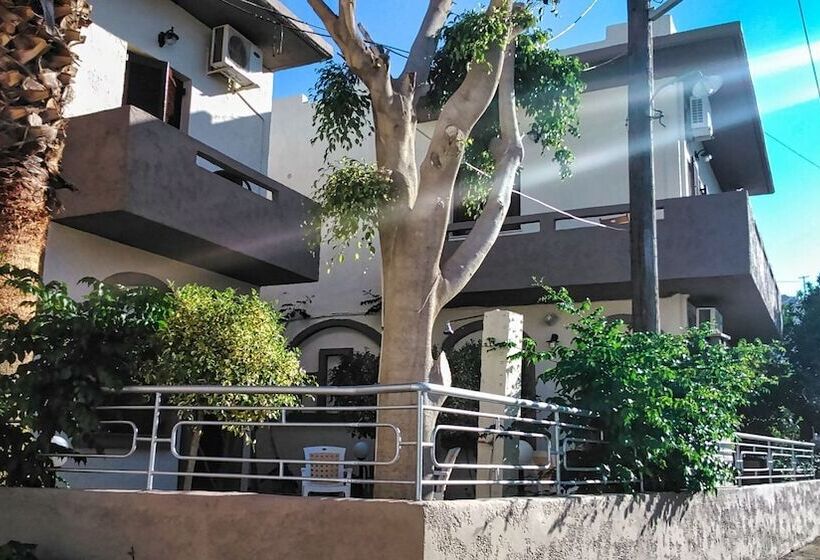 فندق Fotula Studios