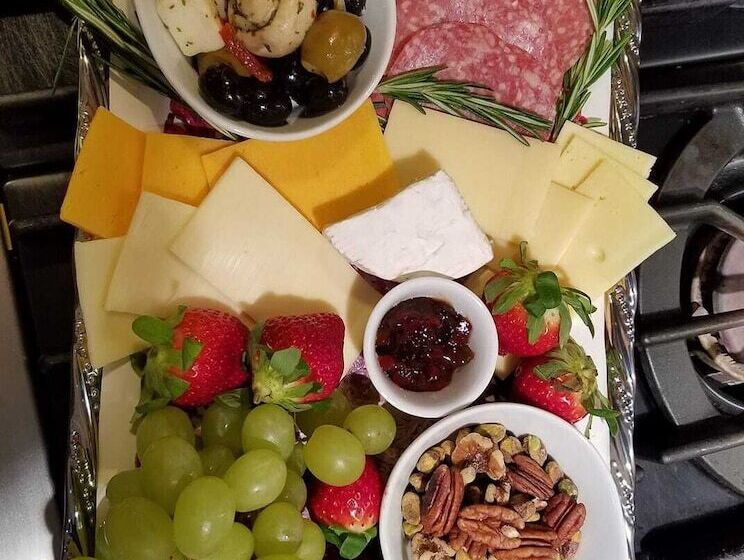 فندق Pinecrest Inn