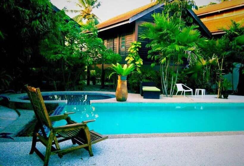 هتل Panji Panji Tropical Wooden Home