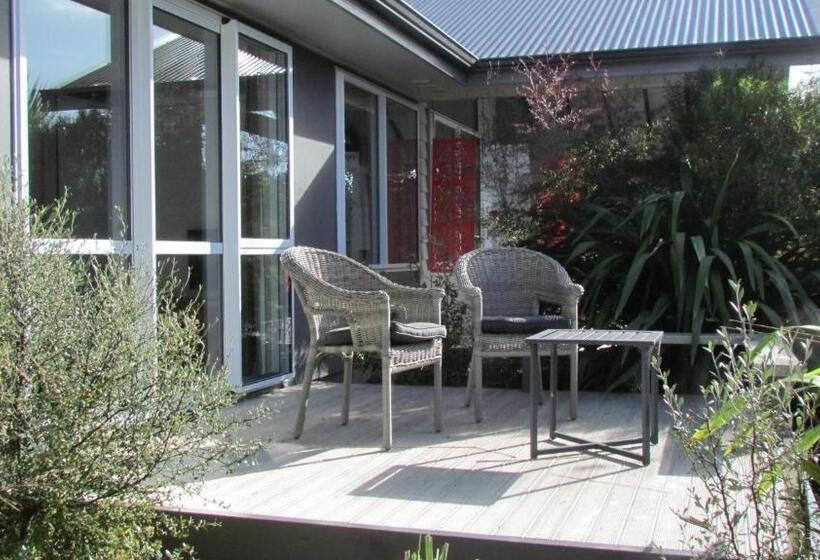 مبيت وإفطار Tongariro Suites